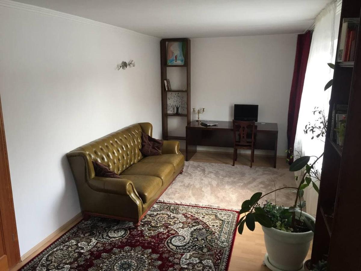 Guest House On Maksimova 9 Αλμάτι Εξωτερικό φωτογραφία